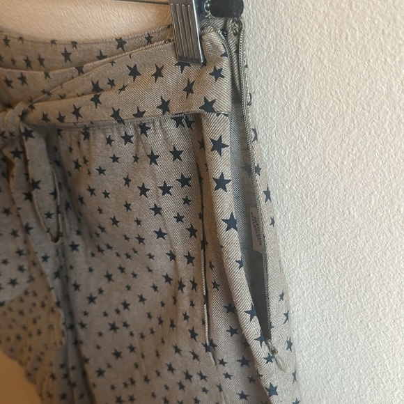 Hem & Thread Shorts Tan With Black Star Pattern Side Zipper Womens Size Large - Picture 2 of 11